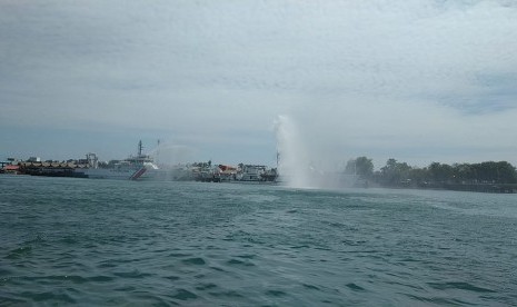  Direktorat Jenderal Perhubungan Laut Kementerian Perhubungan menggelar pelatihan fire fighting dan selam di Tanjung Uban, Kepulauan Riau, Selasa (18/2)