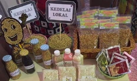 Direktorat Jenderal Tanaman Pangan sejak tahun 2018 mengambil dan mengolah hasil produksi kedelai petani Garut dan Cianjur.