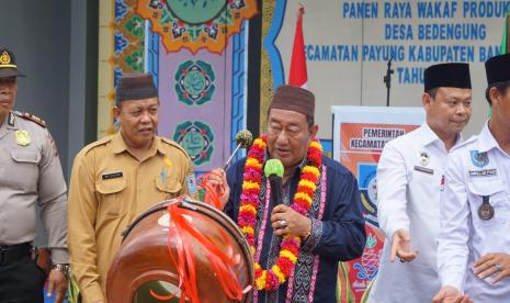 Direktorat Pemberdayaan Zakat dan Wakaf Kemenag menggelar panen raya kelapa sawit hasil program Inkubasi Wakaf Produktif di Yayasan Al-Anshori, Desa Bedengung, Kecamatan Payung, Kabupaten Bangka Selatan, Selasa (9/8/2022). 