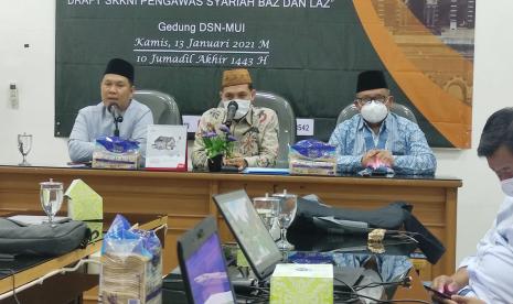 Direktorat Pemberdayaan Zakat dan Wakaf Kementerian Agama bersama Lembaga Sertifikasi Profesi Majelis Ulama Indonesia (LSP MUI) menggelar acara focus group discussion membahas penyusunan draf Standar Kompetensi Kerja Nasional Indonesia (SKKNI) untuk Dewan Pengawas Syariah pada Lembaga Amil Zakat (LAZ), Kamis (13/1/2022). 