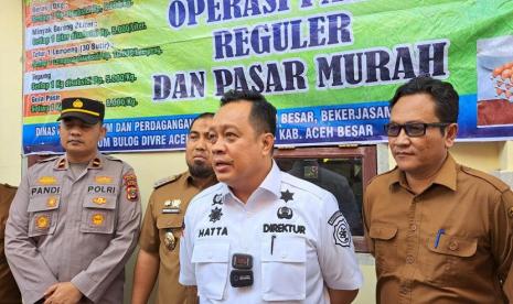 Direktur Alat dan Mesin Pertanian saat ini dijabat oleh Muhammad Hatta saat menggelar pasar murah di Kantor Camat Krung Barona Kaya (KBJ) dan menyidak pasar Induk Lambaro di Kecamatan Ingin Jaya. Kegiatan yang didukung Kementerian Pertanian (Kementan) ini dalam rangka menstabilkan harga bahan pokok menjelang Idul Fitri 1444 Hijriah.