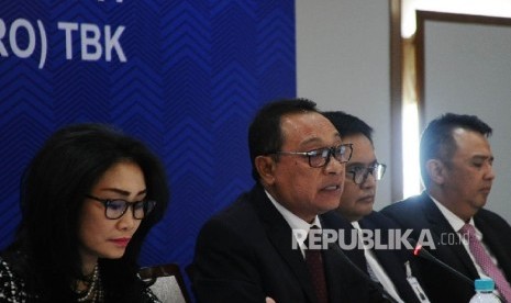  Direktur Bank BTN Maryono (kedua kiri) bersama jajaran direksi saat paparan Kinerja Kuartal II tahun 2017 di Jakarta, Senin (24/7).