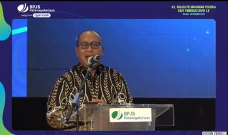 Direktur BP Jamsostek Agus Susanto saat memberi sambutan seminar virtual bertajuk K3, Solusi Perlindungan Pekerja Saat Pandemi Covid-19 yang diselenggarakan oleh BP Jamsostek, Selasa (13/10).