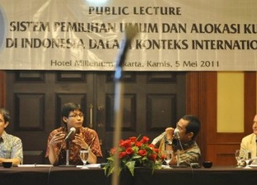 Direktur CETRO Hadar Gumay (paling kiri) saat public lecture bertajuk 