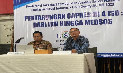 Direktur CPI LSI, Hanggoro Doso Pamungkas, memaparkan hasil survei lembaganya, Senin (10/7/2023). Ridwan Kamil, Gibran dan Khofifah bisa memberikan sumbangsih elektoral ke capres.