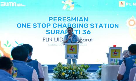 Direktur Distribusi PLN, Adi Priyanto dalam sambutannya mengatakan, peresmian One Stop EV Charging Station ini merupakan komitmen PLN dalam mendukung ekosistem kendaraan listrik sejalan dengan upaya Net Zero Emissions (NZE) 2060.