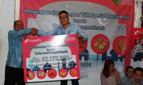 Direktur Eksekutif Dompet   Dhuafa Yuli Pujihardi (kiri) dan Project Director Cliponyu ,Ken Tao