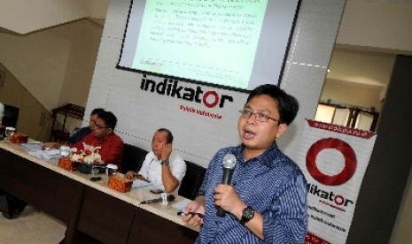 Direktur Eksekutif Indikator Politik Indonesia (IPI), Burhanuddin Muhtadi, menyebut tren kepuasan terhadap Jokowi terus menurun 