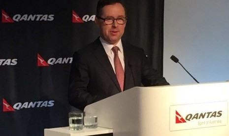 Direktur eksekutif Qantas Alan Joyce ketika mengumumkan keuntungan di tahun keuangan 2015. 