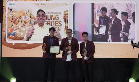 Direktur Human Capital Management Telkom Afriwandi menghadiri secara daring acara penganugerahan kompetisi Innovillage ‘Young Heroes in Action #DigitalUntukSemua’ dengan tim Telkom University sebagai pemenang Best Of The Best.