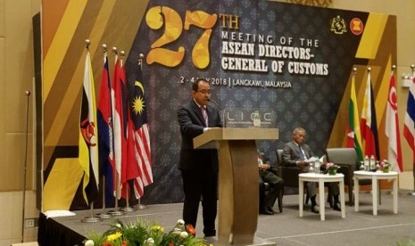 Direktur Jenderal Bea dan Cukai Heru Pambudi selaku Chair ASEAN Customs periode 2017-2018 saat memberi sambutan dalam Pertemuan ke-27 Direktur Jenderal Bea Cukai se-ASEAN.