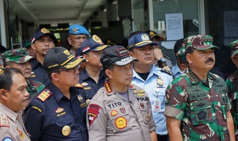 Direktur Jenderal (Dirjen) Bea dan Cukai, Heru Pambudi berkesempatan turut serta dalam kegiatan kunjungan kerja Panglima TNI Marsekal Hadi Tjahjanto bersama Kapolri Jenderal Tito Karnavian untuk meninjau Pos Lintas Batas Negara (PLBN) Perbatasan Indonesia-Malaysia.