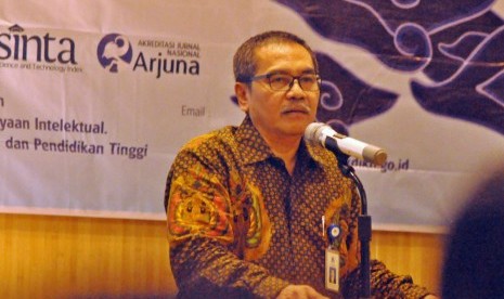 Direktur Jenderal (Dirjen) Penguatan Riset dan Pengembangan (Risbang) Kemenristekdikti, Muhammad Dimyati, saat menjadi pembicara kunci pembukaan Science Technplogy Index (Sinta) Talks 2019 yang digelar di Hotel Grand Candi Semarang, Selasa (19/2). 