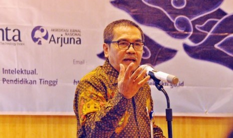 Direktur Jenderal (Dirjen) Penguatan Riset dan Pengembangan (Risbang) Kemenristekdikti, Muhammad Dimyati, saat menjadi pembicara kunci pembukaan Science Technplogy Index (Sinta) Talks 2019 yang digelar di Hotel Grand Candi Semarang, Selasa (19/2). (