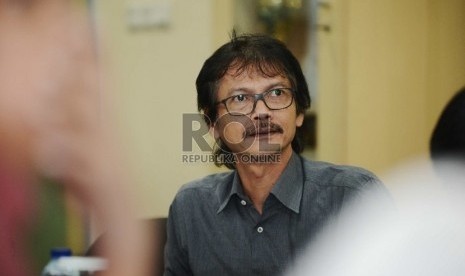 Direktur jenderal energi terbarukan konserfasi energi (EBTKE) Rida Mulyana (kanan) beraudiensi saat berkunjung di kantor Republika, Jakarta, Senin (16/4).(Republika/Rakhmawaty La'lang).