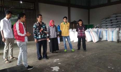 Direktur Jenderal Hortikultura, Kementerian Pertanian Suwandi saat mengunjungi kebun Manggis dan gudang packaging house PT. Bumi Alam Sumatera di Kabupaten 50 kota, Sumbar