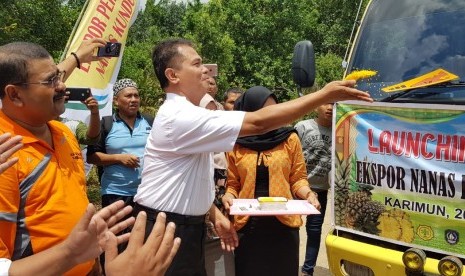 Direktur Jenderal Hortikultura, Suwandi saat launching perdana ekspor nanas dan pisang Mas di Pulau Kundur, Kabupaten Karimun, Sabtu (20/10)