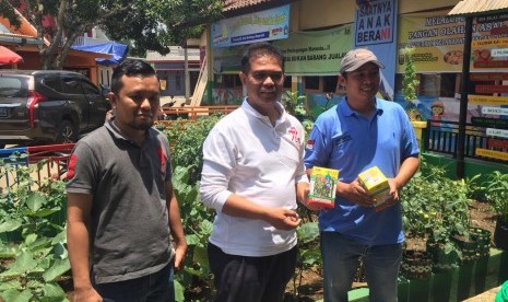 Direktur Jenderal Hortikultura, Suwandi saat meninjau pemanfaatan lahan pekarangan di Desa Berkah, Kecamatan Bojong Genteng, Sukabumi, Ahad (21/10)