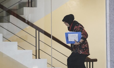 Direktur Jenderal Pemasyarakatan Kemenkumham Sri Puguh Budi Utami bersiap menjalani pemeriksaan di gedung KPK, Jakarta, Selasa (16/10/2018).