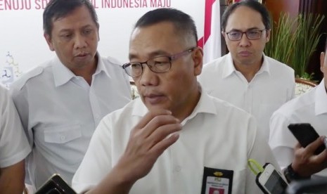 Direktur Jenderal Penyediaan Perumahan Kementerian PUPR, Khalawi Abdul Hamid (Tengah)