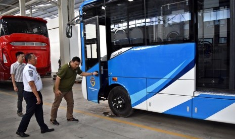 Bus rapid transit (BRT) Jawa Tengah. 