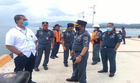 Direktur Jenderal Perhubungan Laut, R. Agus H. Purnomo melakukan peninjauan ke Pelabuhan Penyeberangan Merak dan Pelabuhan Panjang, Sabtu (30/5).