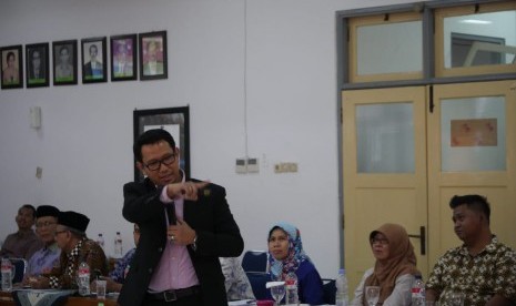 Direktur Kehumasan dan Urusan Internasional Universitas Amikom Yogyakarta, Erik Hadi Saputra, saat mengisi Diklat Inspiratif Republika di Balai Bahasa Yogyakarta, Rabu (13/3). 