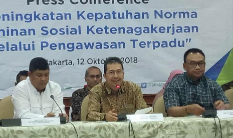 Direktur Kepesertaan BPJS Ketenagakerjaan, E Ilyas Lubis saat konferensi pers Peningkatak Kepatuhan Norma Jaminan Sosial Ketenagakerjaan Melalui Pengawasan Terpadu.