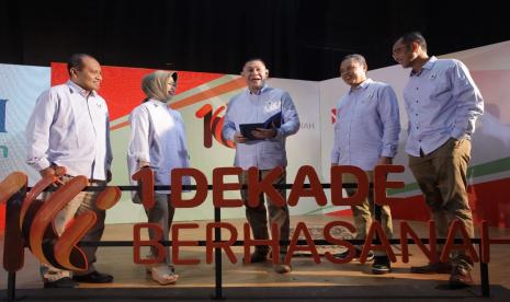 Direktur Keuangan & Operasional BNI Syariah, Wahyu Avianto; Direktur Kepatuhan BNI Syariah, Tribuana Tunggadewi; Direktur Utama BNI Syariah, Abdullah Firman Wibowo; SEVP SME & Bisnis Komersial BNI Syariah, Babas Bastaman; Direktur Bisnis Ritel & Jaringan BNI Syariah, Iwan Abdi dalam acara puncak milad ke-10 BNI Syariah bertajuk Tasyakur Hasanah secara virtual, Jumat (19/6)