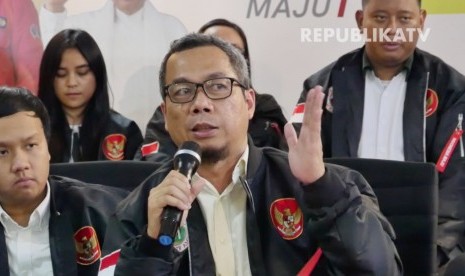 Direktur Komunikasi Politik TKN, Usman Kansong (Kedua kiri)