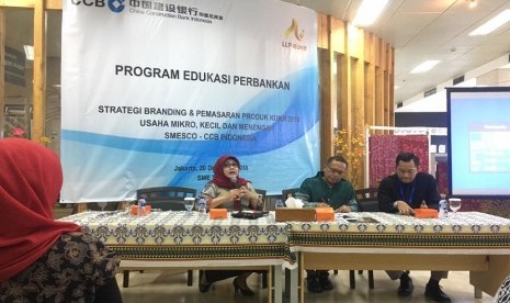 Direktur Lembaga Layanan Pemasaran Koperasi dan Usaha kecil Menengah (LLP-KUKM), Emilia Suhaimi, dalam sambutan pembukaan Program Edukasi KUKM: 'Strategi Branding & Pemasaran Produk KUKM 2019, Usaha Mikro, Kecil dan Menengah', kerja sama Smesco Indonesia dengan CCBI (China Construction Bank Indonesia), Kamis (20/12).