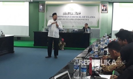 Direktur Lembaga Wakaf MUI, Muhammad Rofiq saat memberikan  pelatihan Sahabat Wakaf Indonesia di Kantor MUI Pusat, Kamis (25/10).