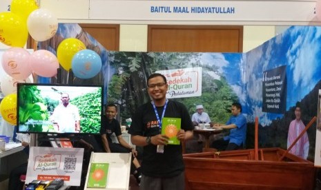 Direktur Markom BMH, Suwito Fatah di stan BMH, di ajang Islamic Book Fair (IBF) 2019.