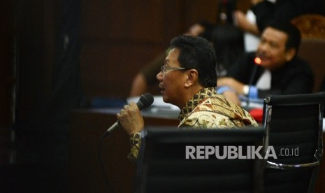 Direktur Pemasaran PT Kia Mobil Indonesia Hartanto Sukmono memberikan keterangan kepada majelis hakim saat menjadi saksi dalam persidangan terdakwa Jessica Kumala Wongso di Pengadilan Negeri Jakarta Pusat, Rabu (7/9). (Republika/ Raisan Al Farisi) 