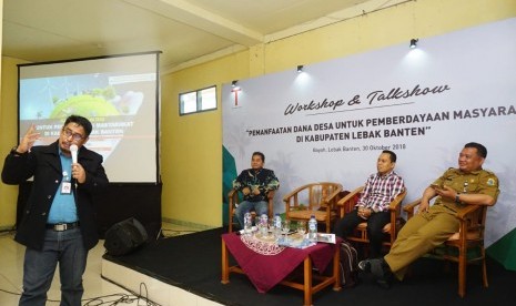 Direktur Pemberdayaan Masyarakat Desa (PMD) Kementerian Desa Pembangunan Daerah Tertinggal dan Transmigrasi (Kemendes PDTT) M Fachri saat membuka talkshow dan workshop bertajuk Pemanfaatan Dana Desa untuk Pemberdayaan Masyarakat Lebak Banten di Islamic Center Bayah, Selasa (30/10).