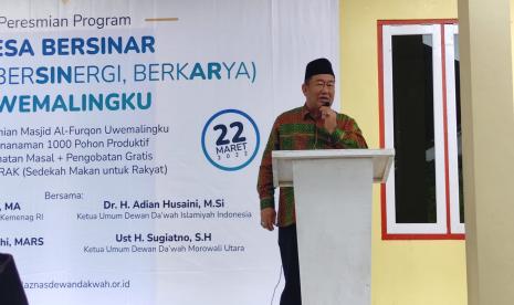 Direktur Pemberdayaan Zakat dan Wakaf Kementerian Agama, Tarmizi Tohor meresmikan Masjid Al-Furqon yang didirikan Laznas Dewan Da