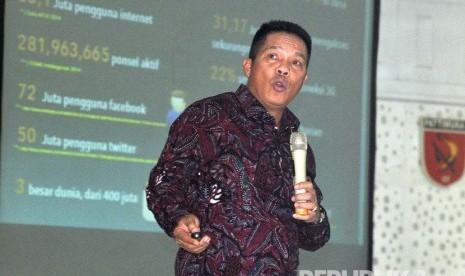 Direktur Pencegahan Badan Nasional Penanggulangan Teroris (BNPT), Brigjen Pol Hamidin meyampaikan paparannya pada Dialog Pencegahan Faham Radikal Terorisme dan ISIS bagi Pemuda Ansor se- Jawa Tengah di Balai Diponegoro, Semarang, Kamis (28/4).