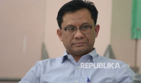 Direktur Pengaturan,Perizinan,Penelitian dan Pengembangan Perbankan Syariah OJK Deden Firman Hendarsyah menjadi pembicara diskusi publik di Jakarta, Senin (20/2). 