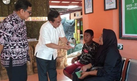 Direktur Pengawasan, Pemeriksaan dan Hubungan Antar Lembaga BPJS Kesehatan Bayu Wahyudi yang didampingi oleh Deputi Direksi Wilayah Kalimantan Timur, Kalimantan Selatan, Kalimantan Tengah, dan Kalimantan Utara C Falah Rakhmatiana, melakukan kunjungan ke Puskesmas Sepaku I yang terletak di wilayah Kabupaten Penajam Paser Utara. 