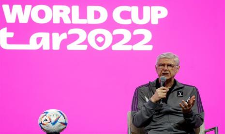  Direktur Pengembangan Sepak Bola Global FIFA, dan Kelompok Studi Teknis (TSG) Arsene Wenger.