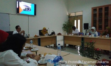 Direktur Perlindungan Hortikultura, Sri Wijayanti Yusuf mengunjungi Pusat Pengembangan Benih dan Proteksi Tanaman (PPBPT) DKI Jakarta 