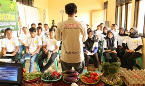 Direktur Polbangtan Bogor, Detia Tri Yunandar mengatakan bahwa pekan ini, keempat daerah binaan tersebut serempak mengadakan kegiatan swakelola berupa pelatihan literasi keuangan.