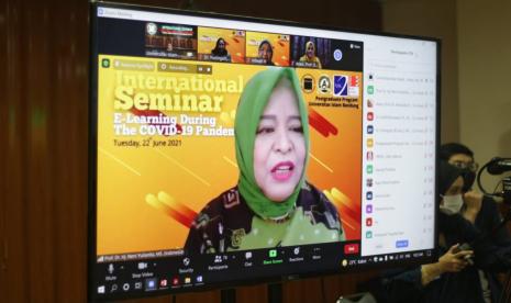 Direktur PPs Unisba, Neni Yulianita, mengatakan, Unisba sangat senang bisa menjadi tuan rumah diskusi tentang praktik terbaik saat ini dan tren dalam e-learning dan kelas virtual di perguruan tinggi.