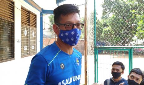 Direktur PT Persib Bandung Bermartabat, Teddy Tjahyono di Lapangan Lodaya, Kota Bandung, Selasa (1/9). 