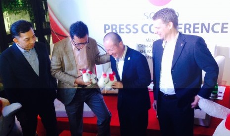 Direktur PT Sompo Insurance Indonesia Ismoyo Subandrio, presiden direktur Daniel Neo, wakil presiden direktur Tatsuya Kuroki, dan COO Eric Nemitz (kiri-kanan) memaparkan kinerja perusahaan sepanjang 2016 di Jakarta, Kamis (16/3). 