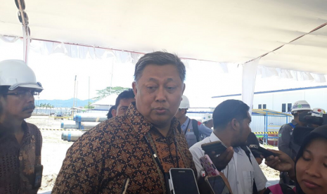 Direktur Regional Bisnis Jawa Bagian Timur, Bali, dan Nusa Tenggara (JBTN) PLN, Djoko Abumanan di PLTGU Lombok Peaker, Mataram, NTB, Selasa (27/2).