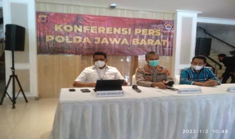 Direktur Reserse Krimimal Khusus dan Direktur Reserse Kriminal Umum Polda Jabar saat menyampailan perkermbangan penyidikan kasus dugaan ujaran kebencian dengan terlapor Habib Bahar bin Smith.