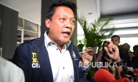  Direktur Reserse Kriminal Umum Polda Metro Jaya Kombes Krishna Murti, menjawab pertanyaan media di kantor Kejaksaan Tinggi Negeri DKI Jakarta, Selasa (26/1).  (Republika/Yasin Habibi)