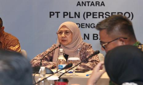 Direktur Retail dan Niaga PLN, Edi Srimulyanti mengatakan melalui layanan REC, PLN memfasilitasi pelanggan untuk mendapatkan pengakuan atas penggunaan listrik yang bersumber dari EBT yang transparan, akuntabel, dan diakui secara internasional.