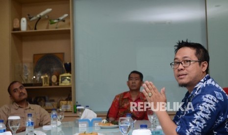 Direktur Riset Maarif Institut dan Koordinator Indeks Kota Islami (IKI), Ahmad Imam Mujadid Rais (kanan) memaparkan riset untuk Indeks Kota Islami (